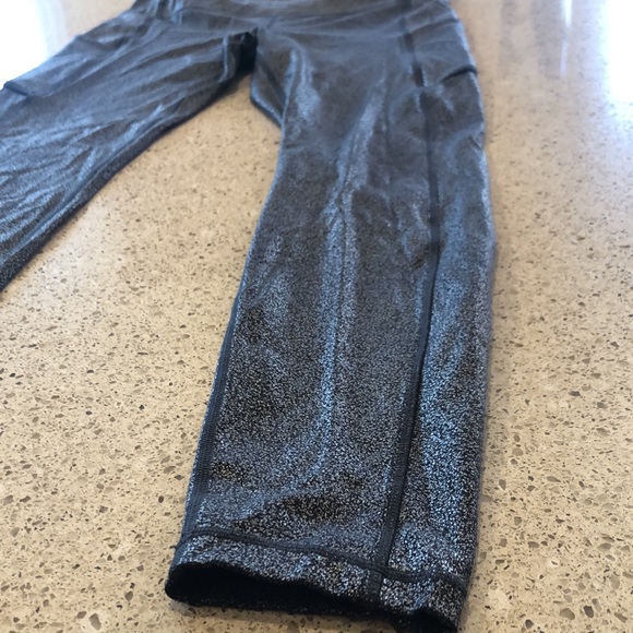 Lululemon Women’s Leggings - Size 8 - Grey/Black - Picture 3 of 7